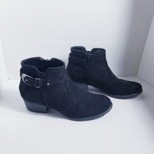 UNISA BLACK ANKLE BOOTS WITH HEEL ZIPPER ON INNER SIDE SIZE 7